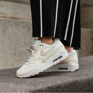 Nike Women’s Air Max 1 Jelly Puff glitter swoosh
